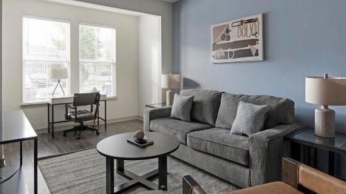 Murfreesboro Apartment | Landing Amazing 2BD Yoga Studio Clubhouse