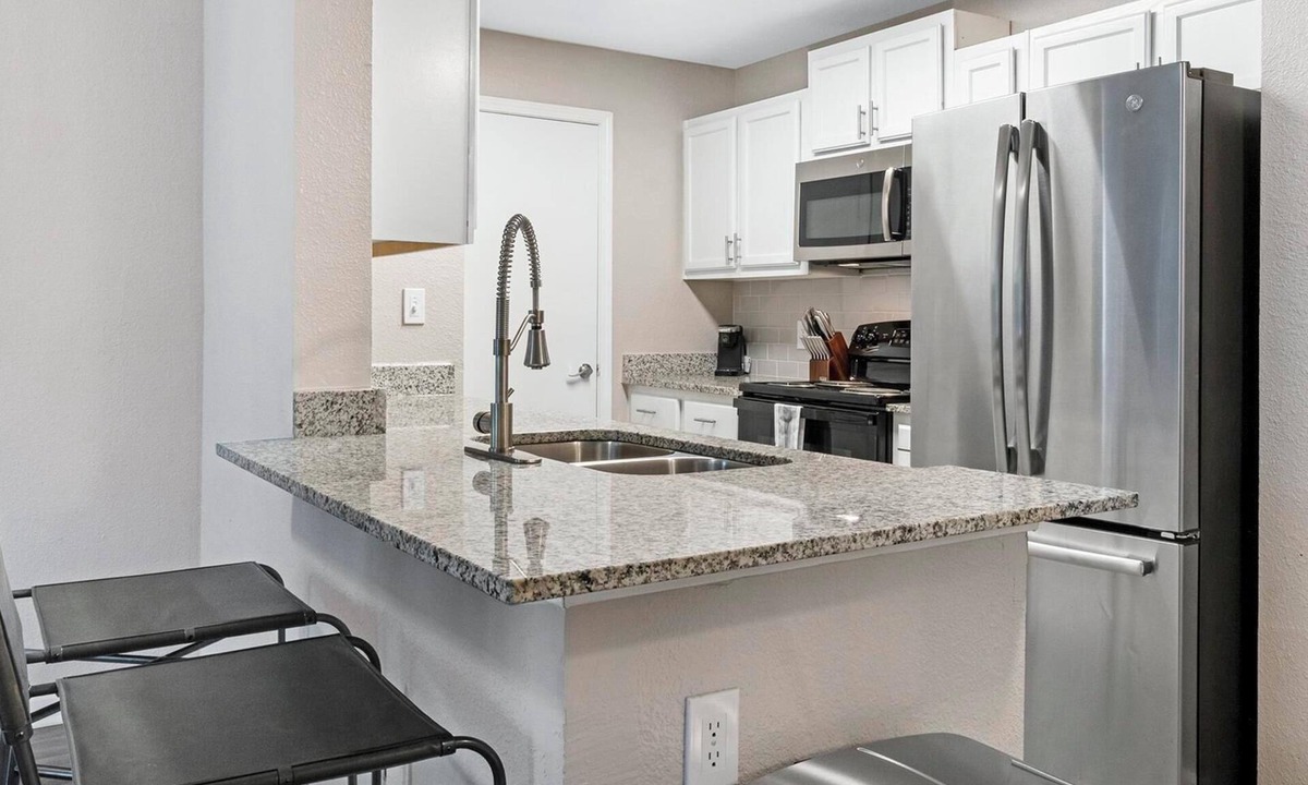 Tarpon Springs Apartment | Landing | Amazing 2BD, Clubhouse