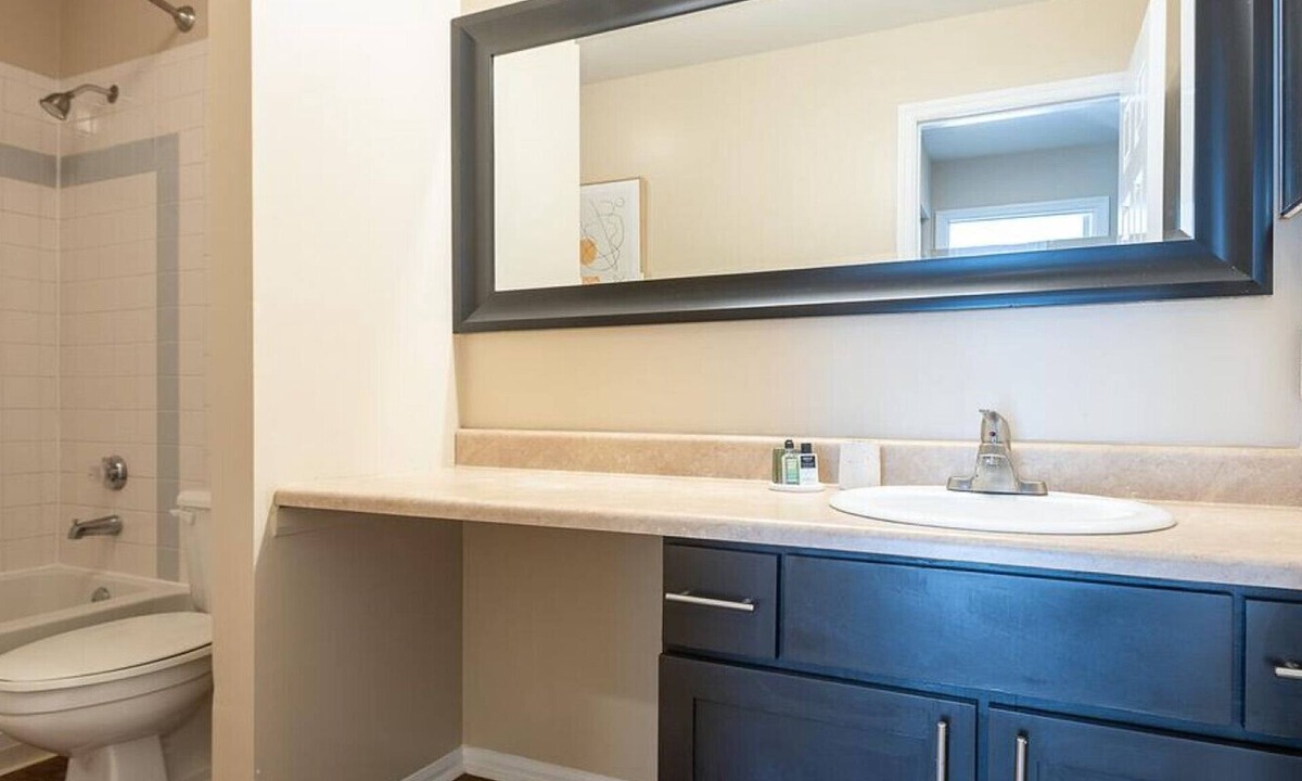 Ballwin Apartment | Landing at Reflection Cove Apartments - 2 Bedrooms in Town And Country