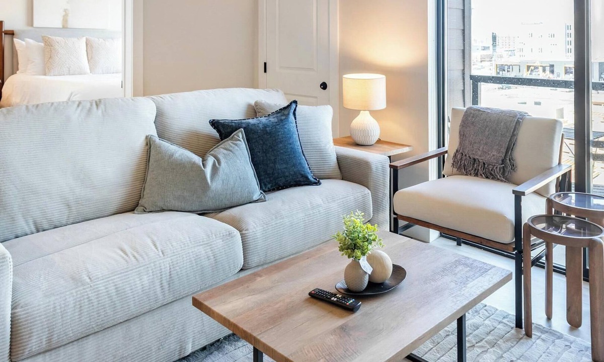 People's Freeway Apartment | Landing | Beautiful 1BD, Courtyard, Pool