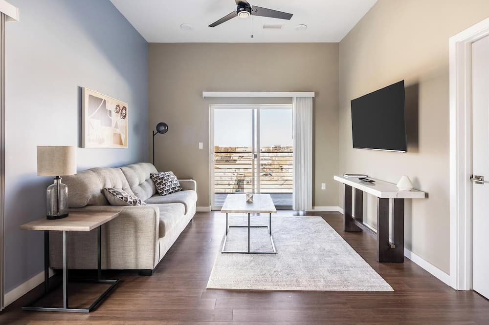 Springfield Apartment | Landing | Beautiful 1BD, Gym, Rooftop Lounge