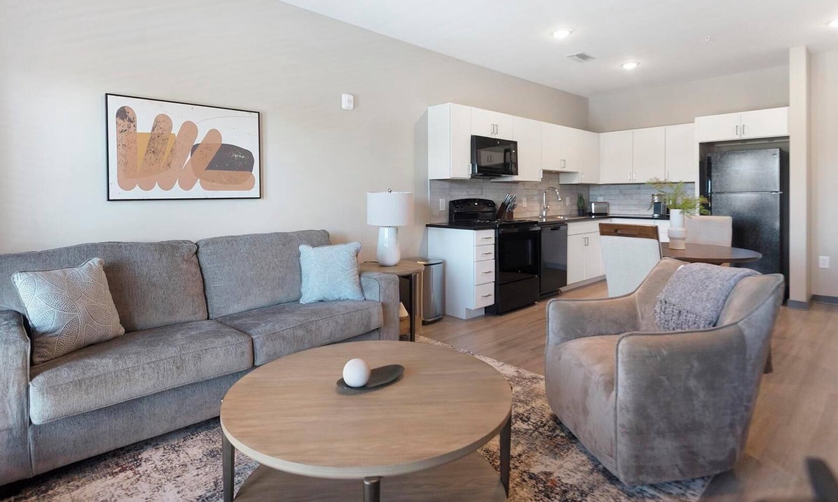 Pinch District Apartment | Landing | Beautiful 1BD, Pool, Rooftop Lounge