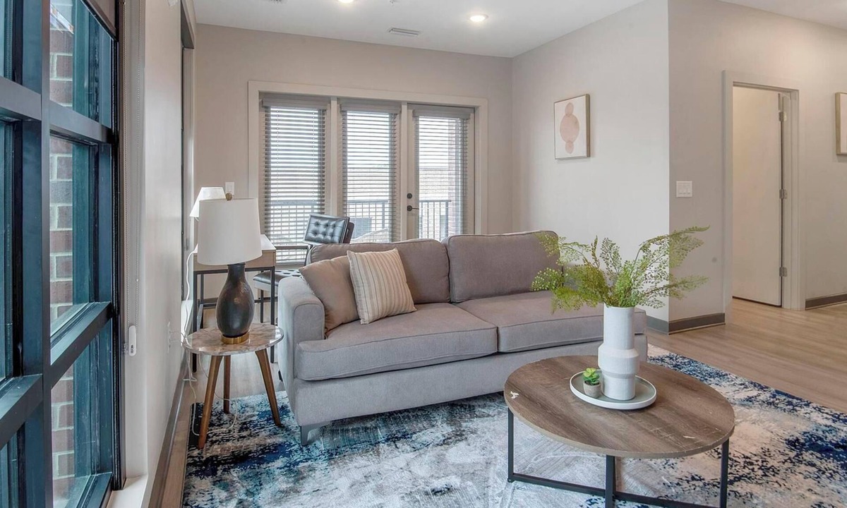 Pinch District Apartment | Landing | Beautiful 1BD, Pool, Rooftop Lounge