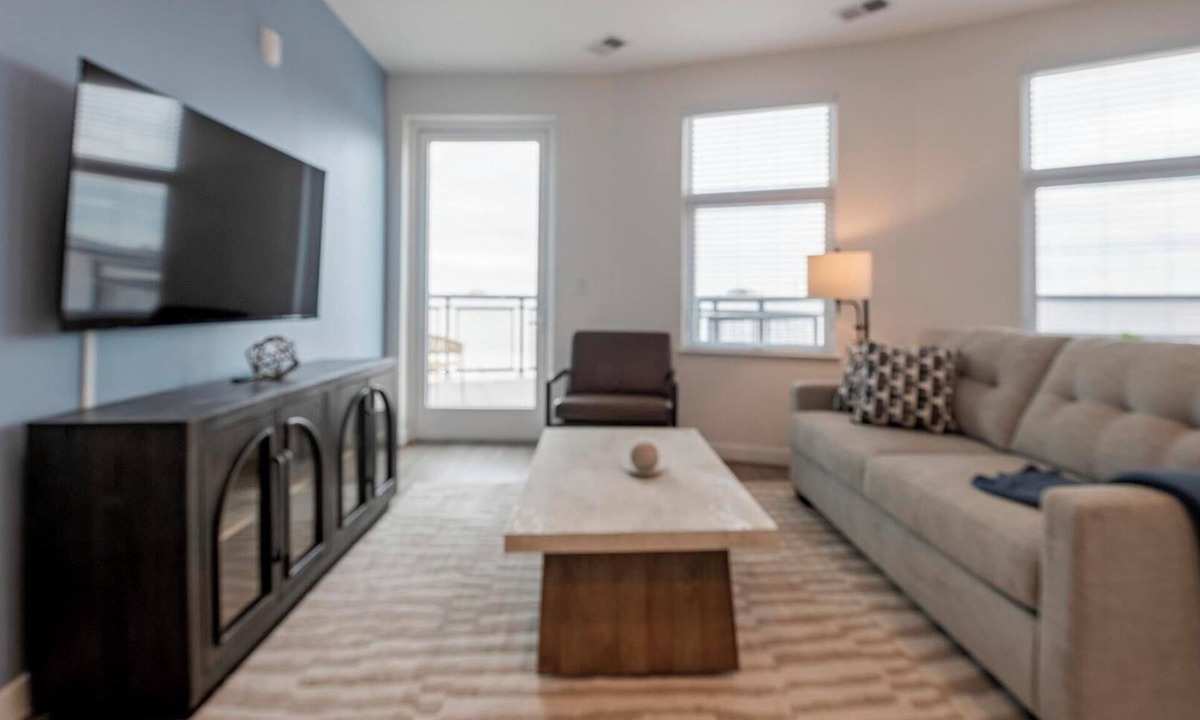 Old Town West Apartment | Landing | Beautiful 2BD, Courtyard, Gym