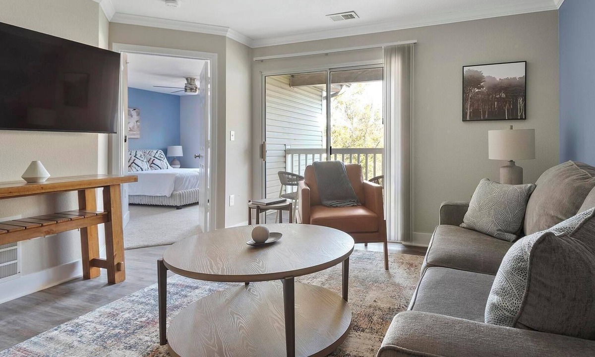 Eureka Apartment | Landing | Beautiful 2BD, Gym, Pool