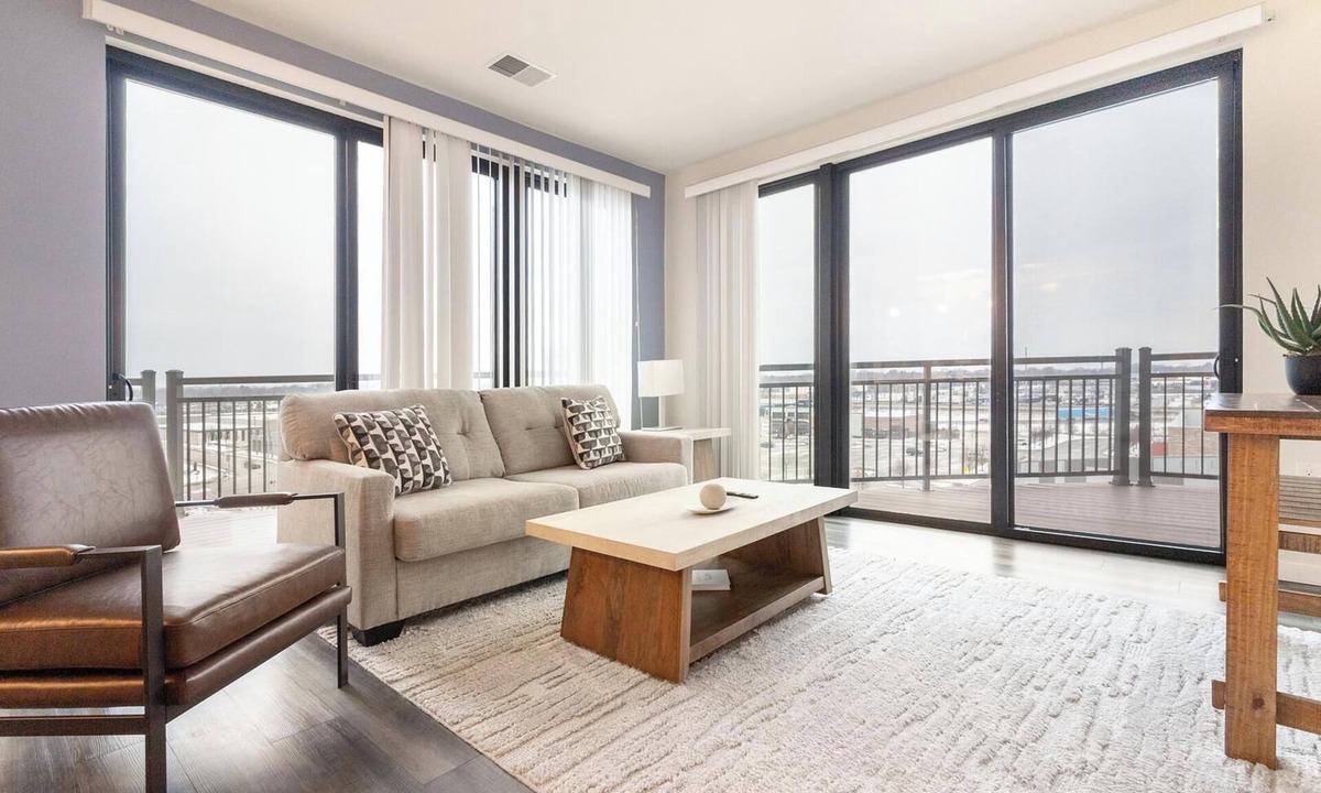 Milwaukee Apartment | Landing | Beautiful 2BD, Clubhouse, Gym