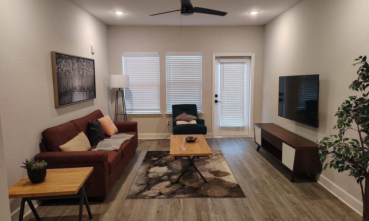Newberry Apartment | Landing | Beautiful 2BD, Gym, Pool