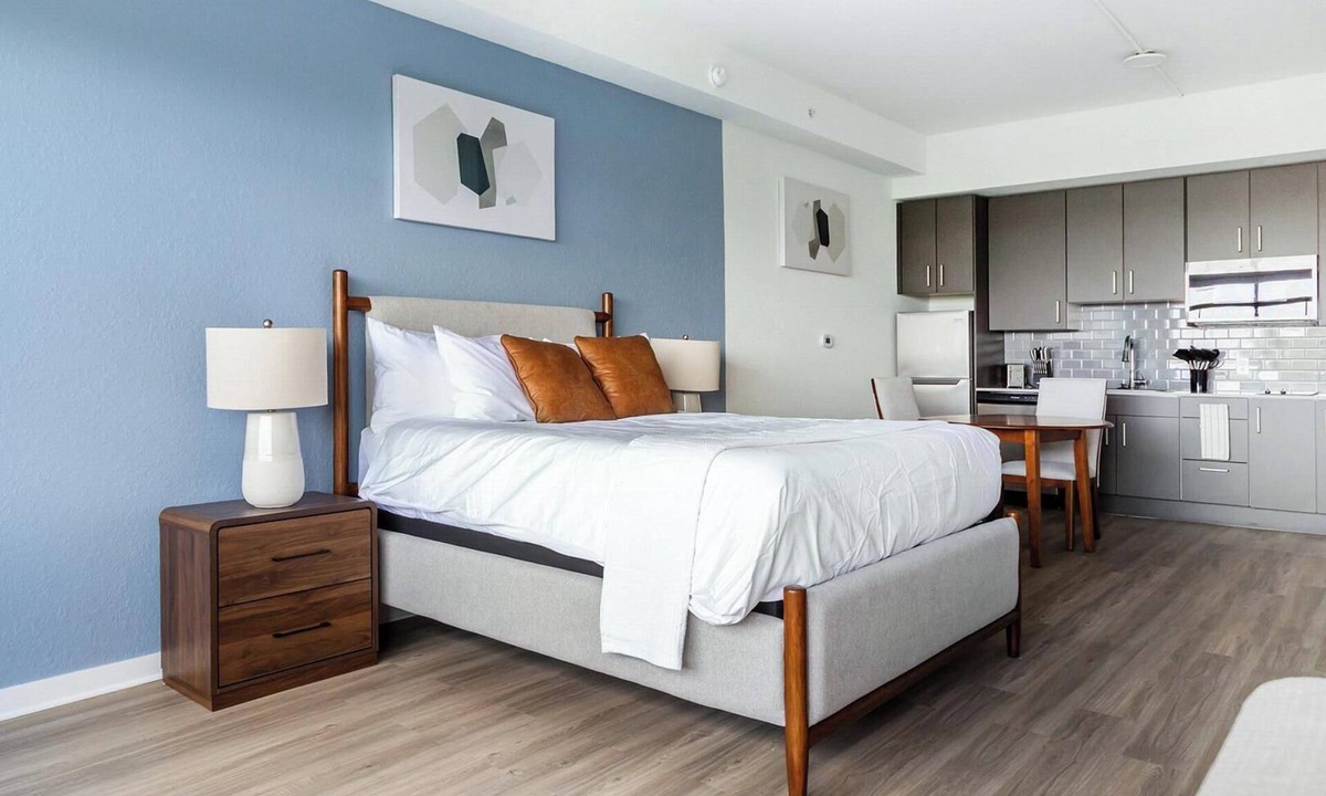 Golden Gate Apartment | Landing | Beautiful Studio, Yoga Studio, Courtyard