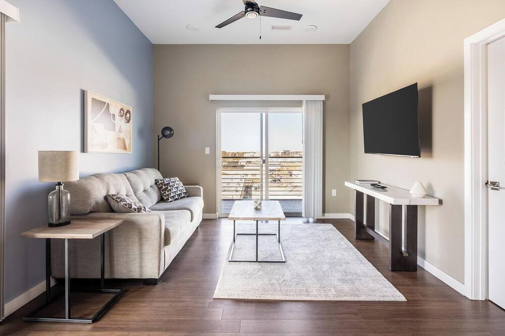 Springfield Apartment | Landing | Beautiful Studio, Gym, Pool