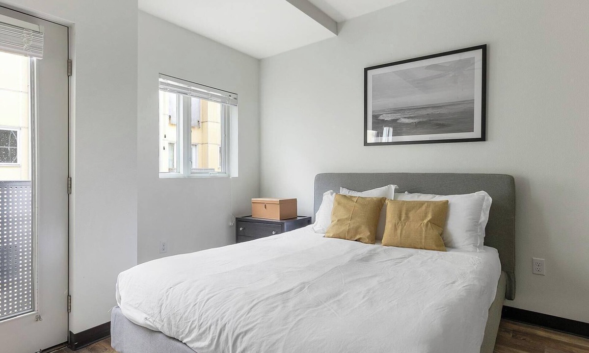 Pearl District Apartment | Landing | Beautiful Studio, Courtyard, Gym
