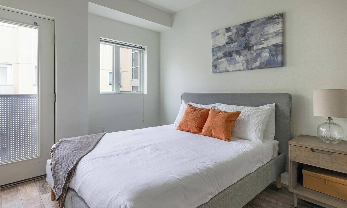 Pearl District Apartment | Landing | Beautiful Studio, Courtyard, Gym