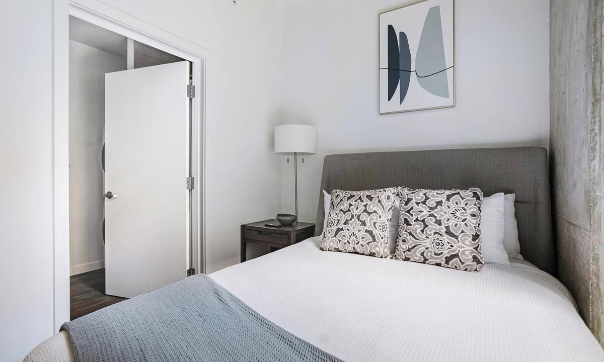 Mann Apartment | Landing | Chic 1BD, Courtyard, Rooftop Lounge