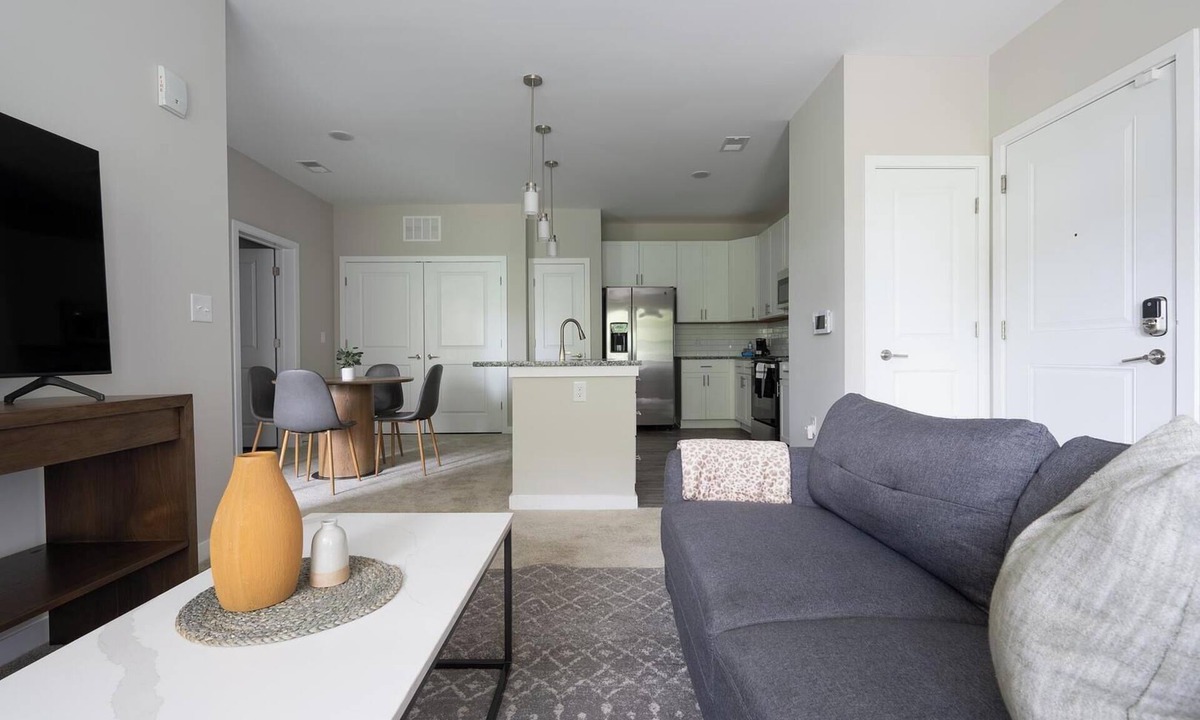 Huntersville Apartment | Landing | Chic 1BD, Pool, Gym