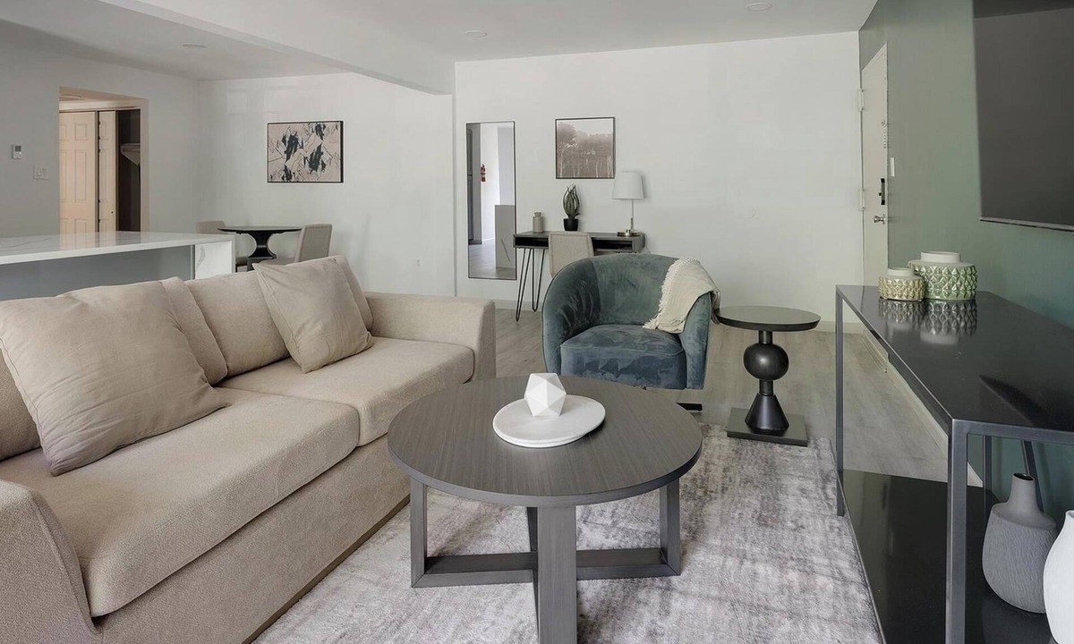 Greenbelt Apartment | Landing | Chic 1BD, Pool, Gym