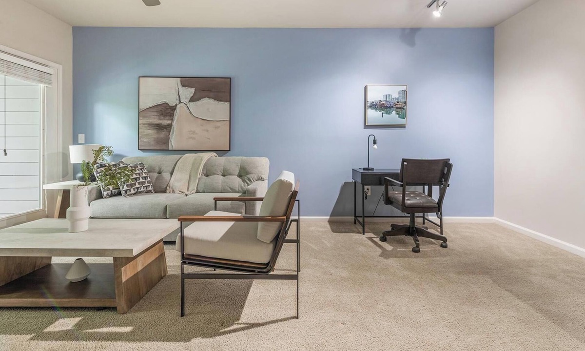 Manassas Park Apartment | Landing | Chic 1BD, Pool, Gym