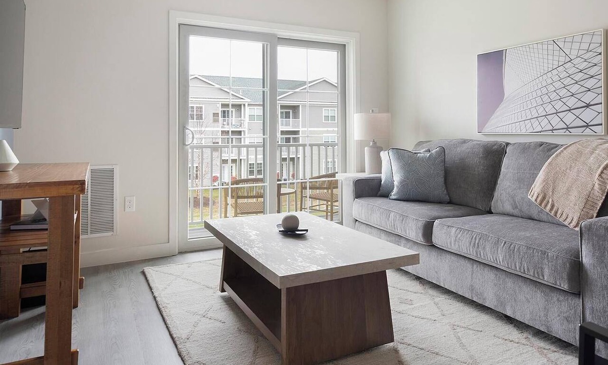 Vernon Apartment | Landing | Chic 2BD, Gym, Game Room
