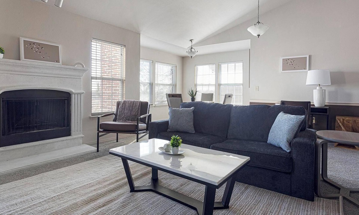 Broken Arrow Apartment | Landing | Chic 2BD, Pool, Gym