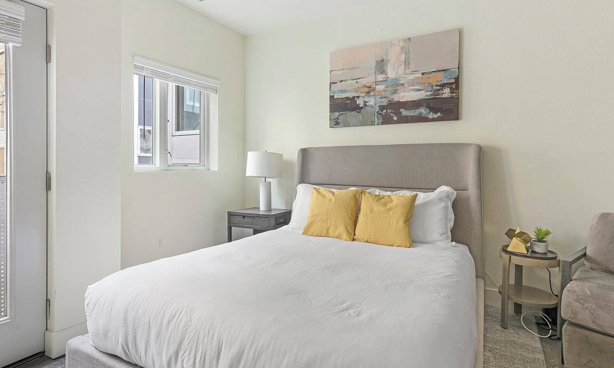 Pearl District Apartment | Landing | Chic Studio, Courtyard, Gym