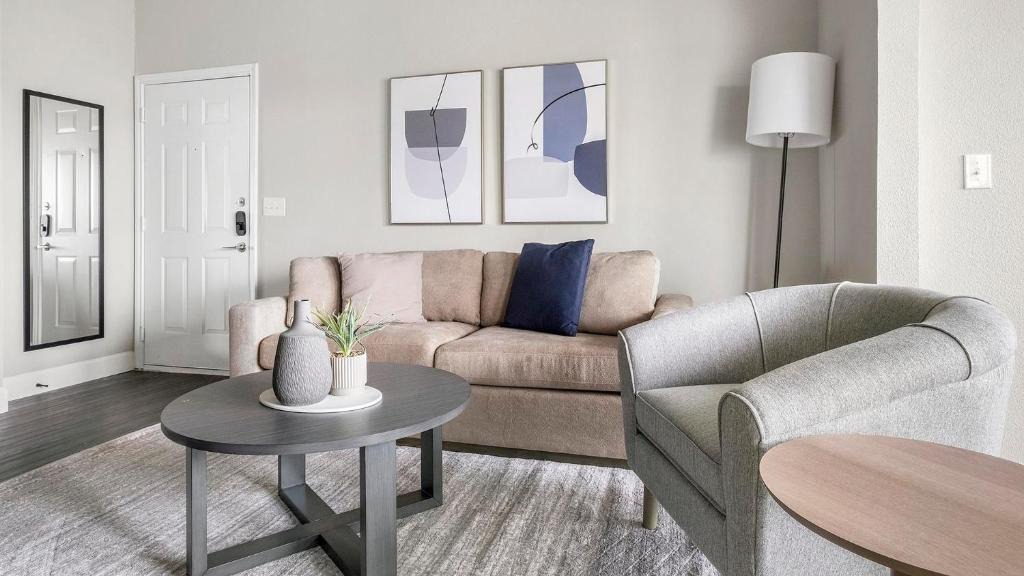 Richmond Apartment | Landing Incredible 1BD Clubhouse Gym