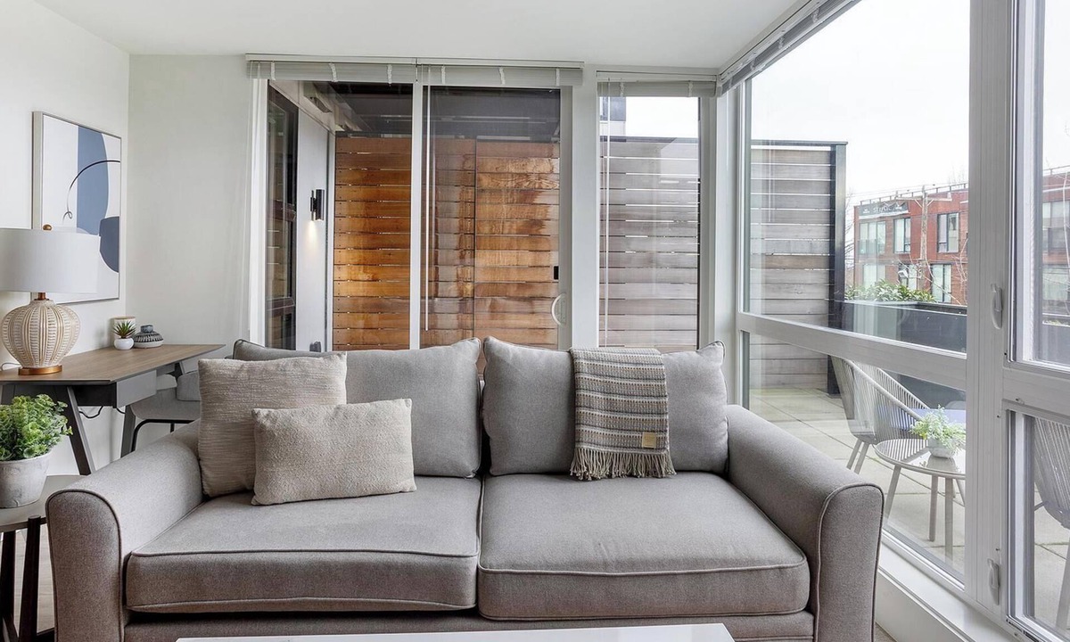 Mann Apartment | Landing | Incredible 1BD, Yoga Studio