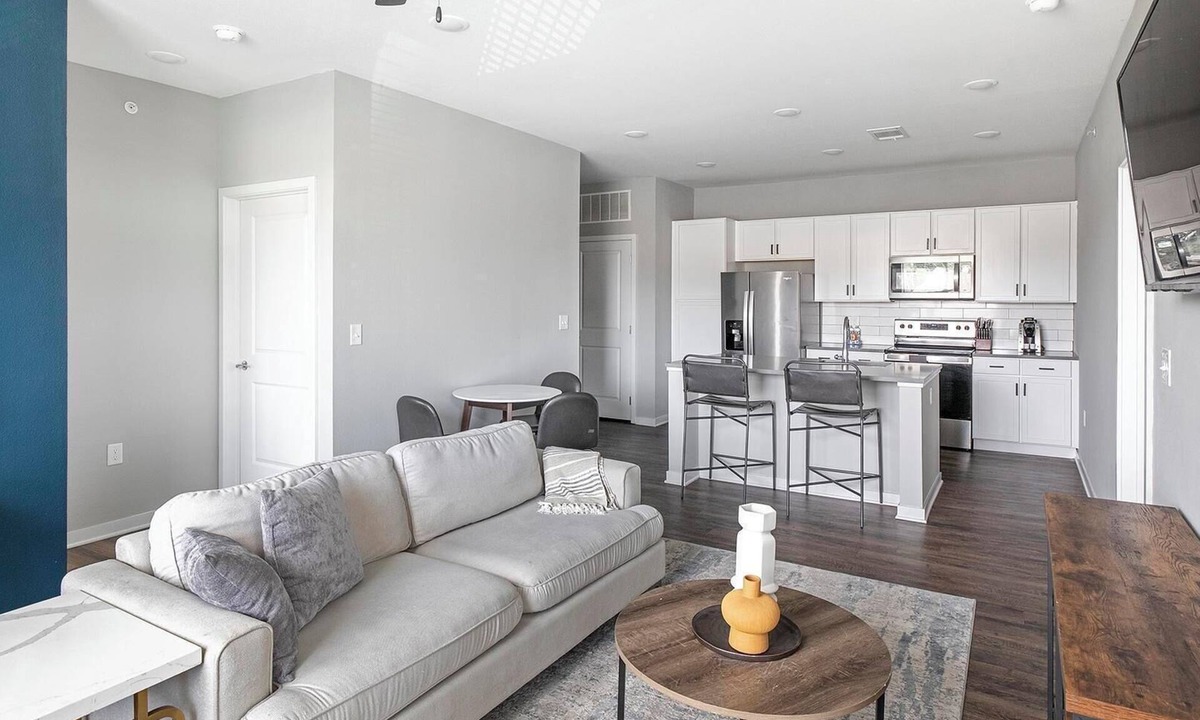 Madison Apartment | Landing | Incredible 2BD, Pool, Gym