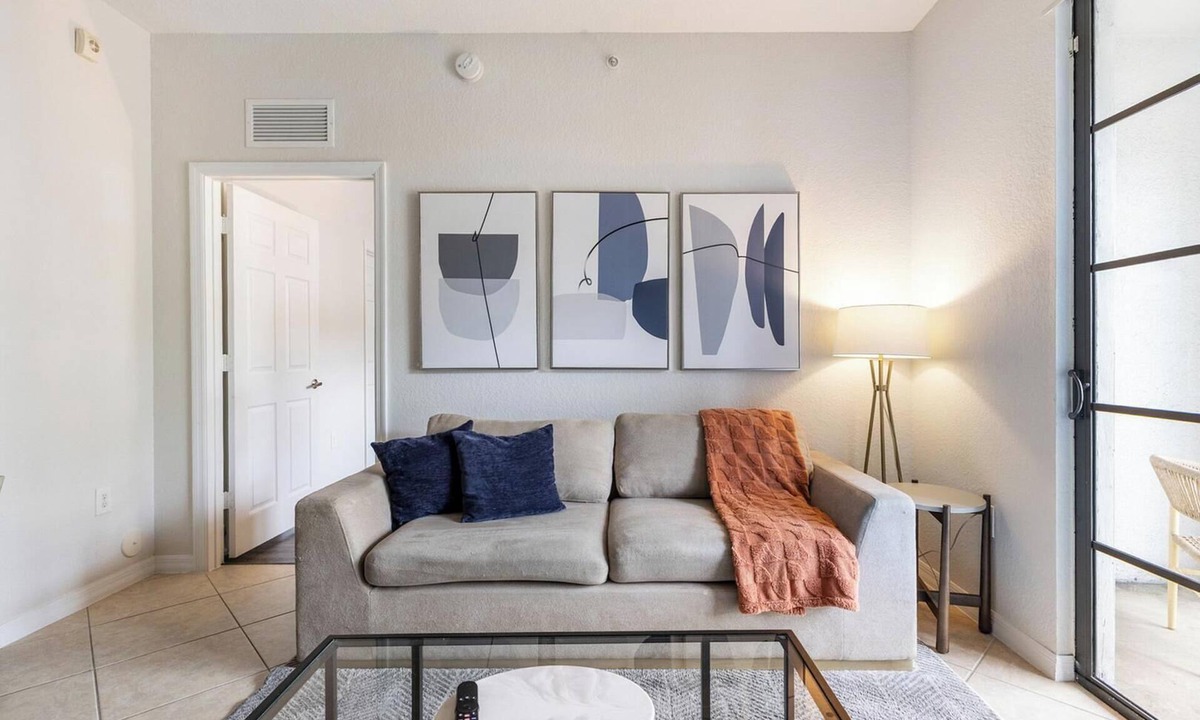 Miramar Apartment | Landing | Incredible 2BD, Gym, Clubhouse