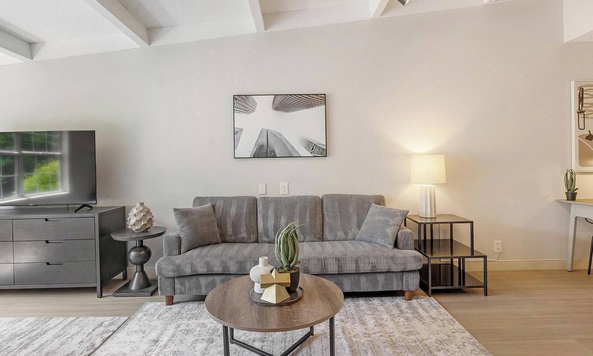 Northeast Raleigh Apartment | Landing | Incredible Studio, Pool, Gym