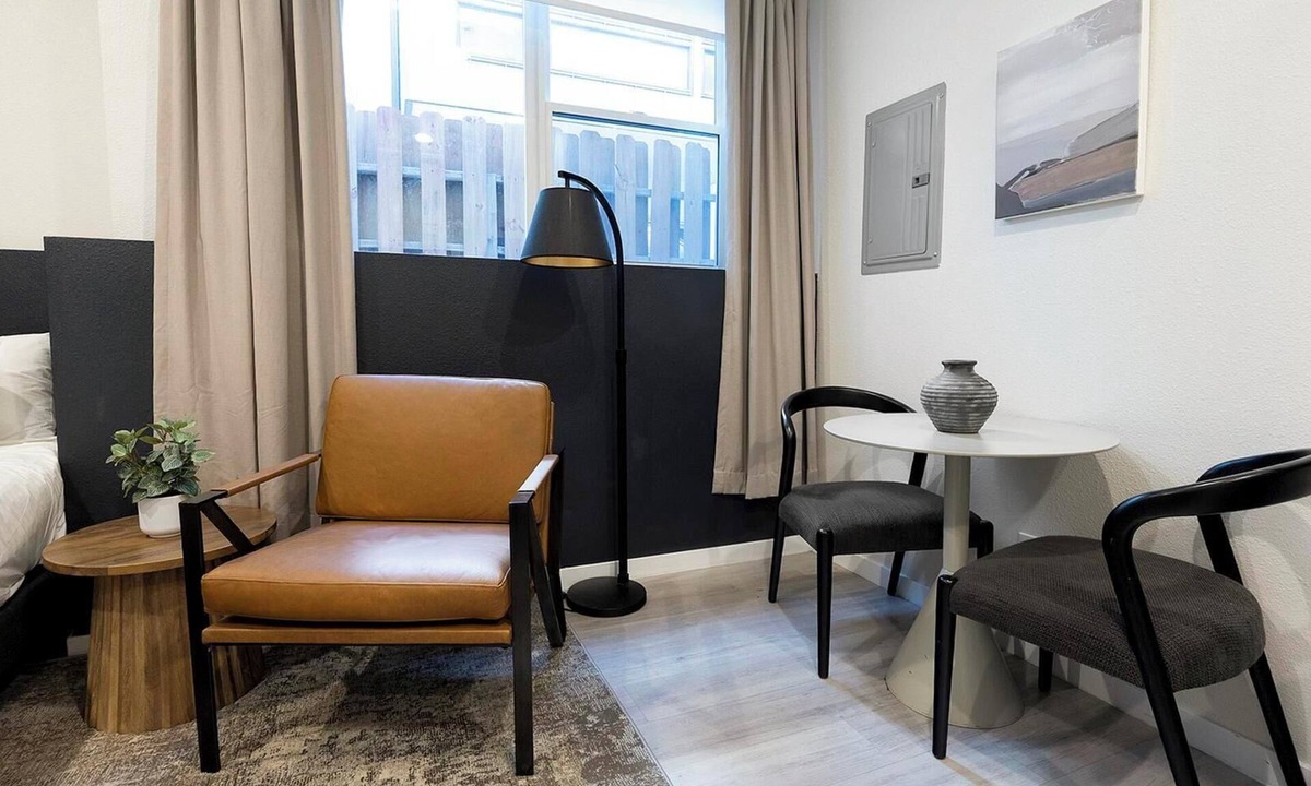Highland Apartment | Landing | Incredible Studio, Rooftop Lounge