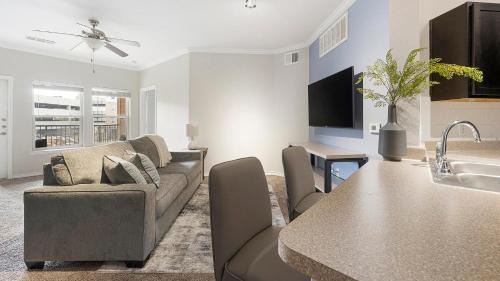 Del Mar Apartment | Landing Incredible 2BD Clubhouse