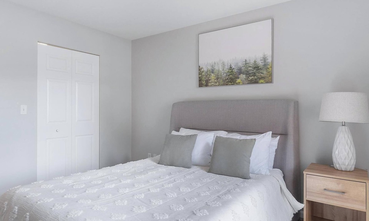 West Dundee Apartment | Landing | Incredible 1BD, Gym, Tennis Court
