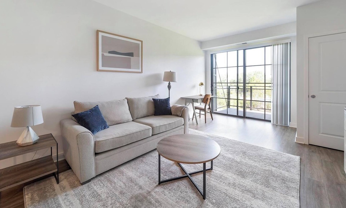 Schaumburg Apartment | Landing | Modern 1BD, Gym, Clubhouse