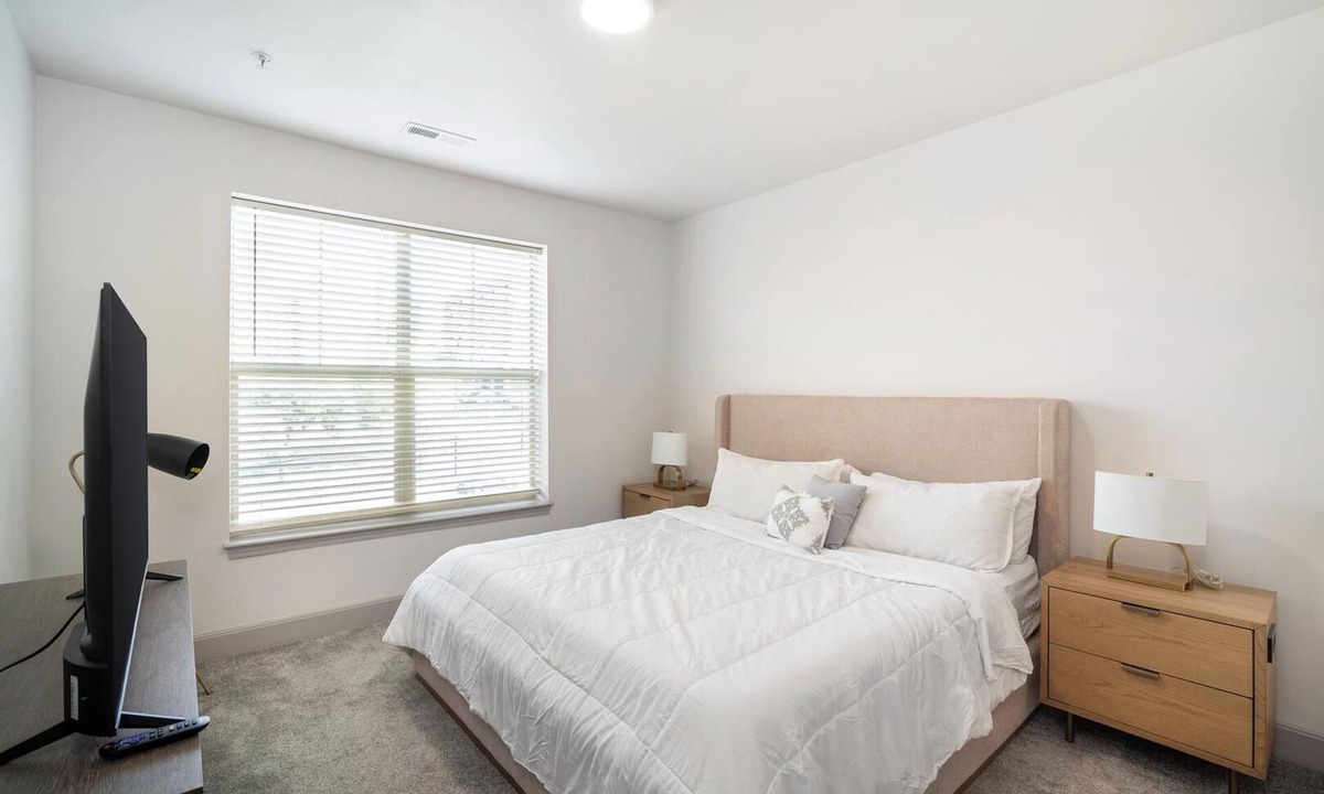 Corryville Apartment | Landing | Modern 1BD, Pool, Gym