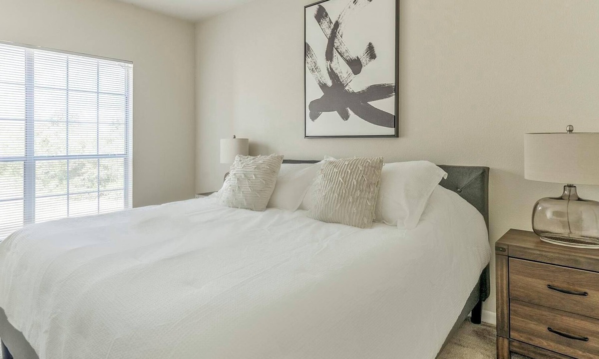 Southbelt/Ellington Apartment | Landing | Modern 1BD, Pool, Game Room