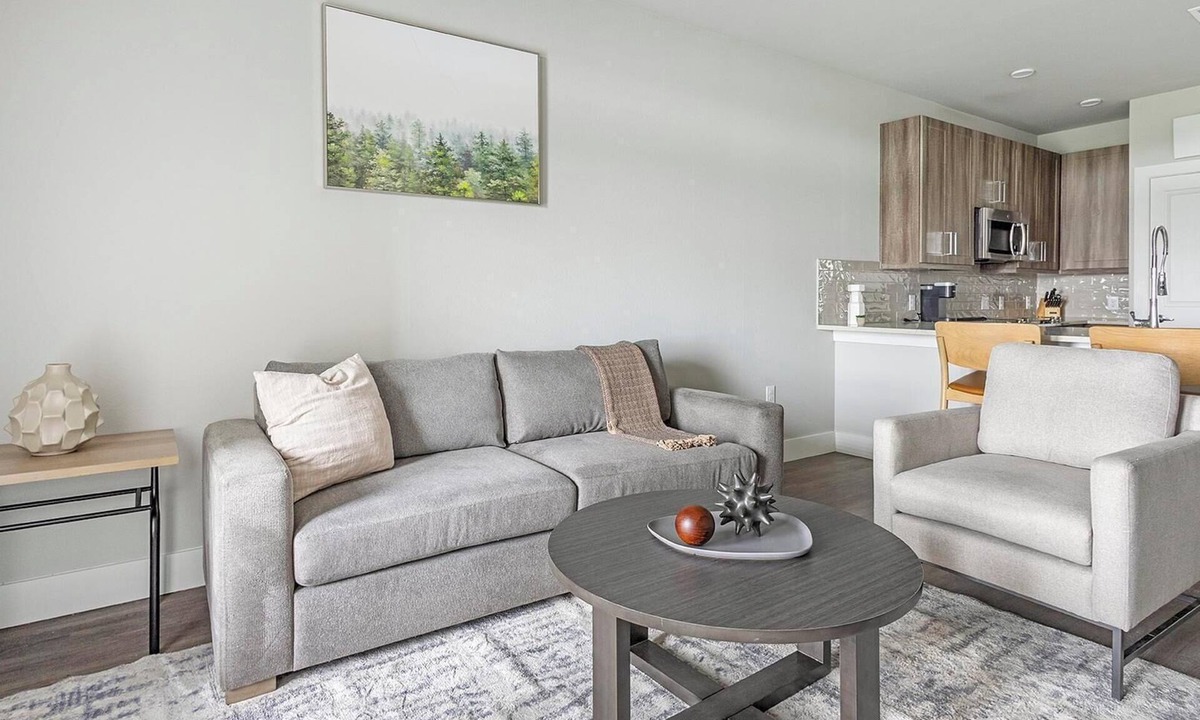 Katy Apartment | Landing | Modern 1BD, Pool, Gym