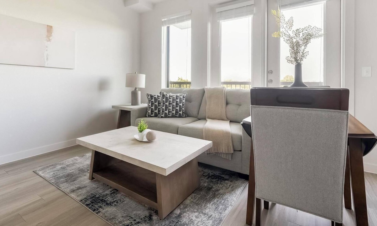 Sweetbriar Apartment | Landing | Modern 1BD, Pool, Gym
