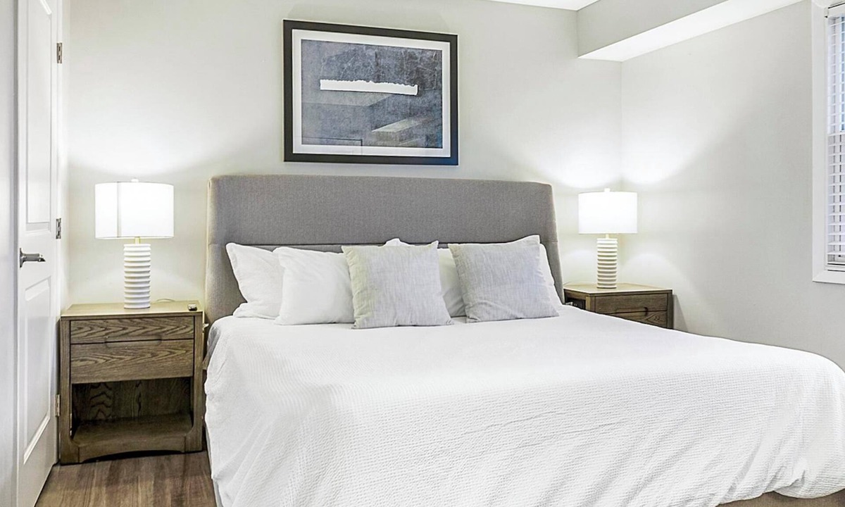 Indianapolis Apartment | Landing | Modern 1BD, Courtyard, Gym