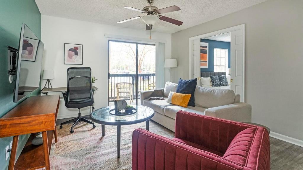 Sunbeam Apartment | Landing Modern 2BD Courtyard Gym