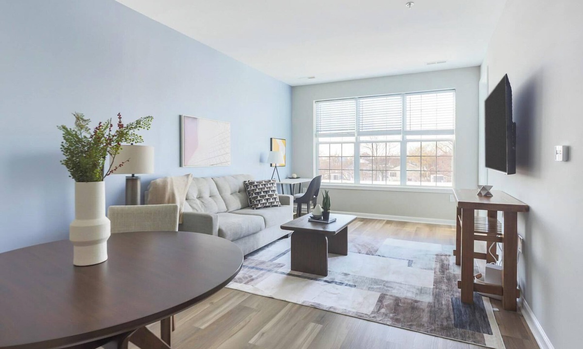 Raritan Apartment | Landing | Modern 2BD, Courtyard, Clubhouse