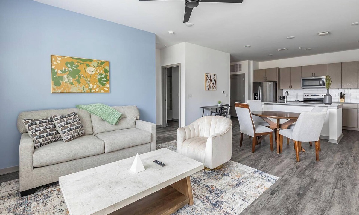 Coraopolis Apartment | Landing | Modern 2BD, Courtyard, Gym
