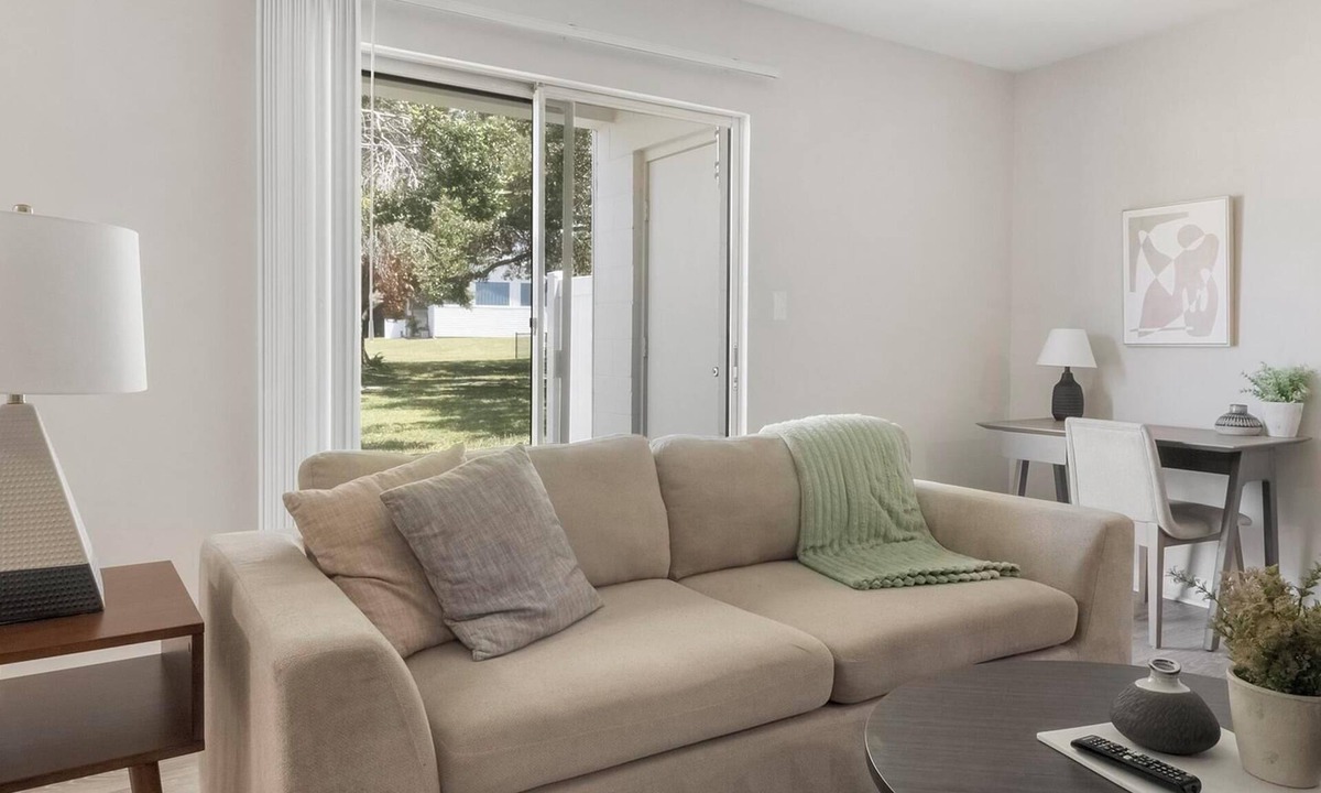 Dunedin Apartment | Landing | Modern 2BD, Gym