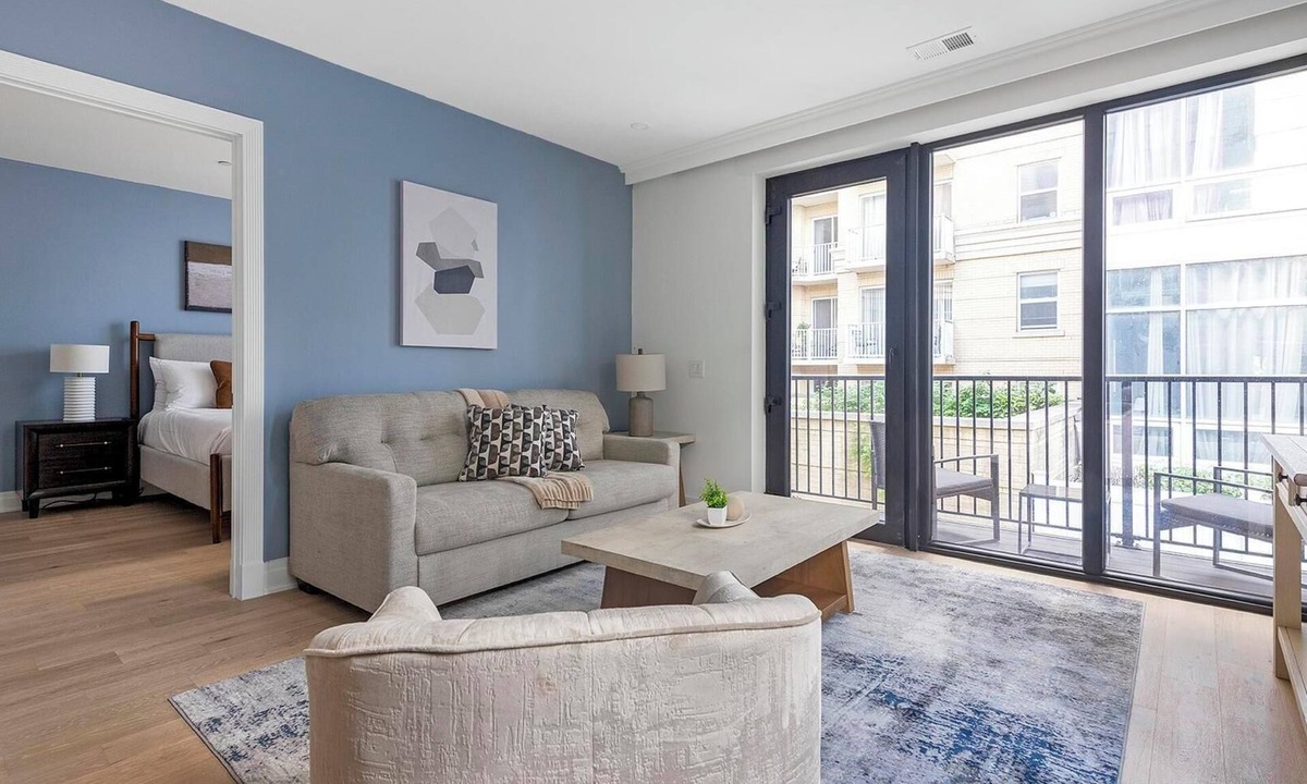 Mount Vernon Square Apartment | Landing | Modern 2BD in Logan Circle