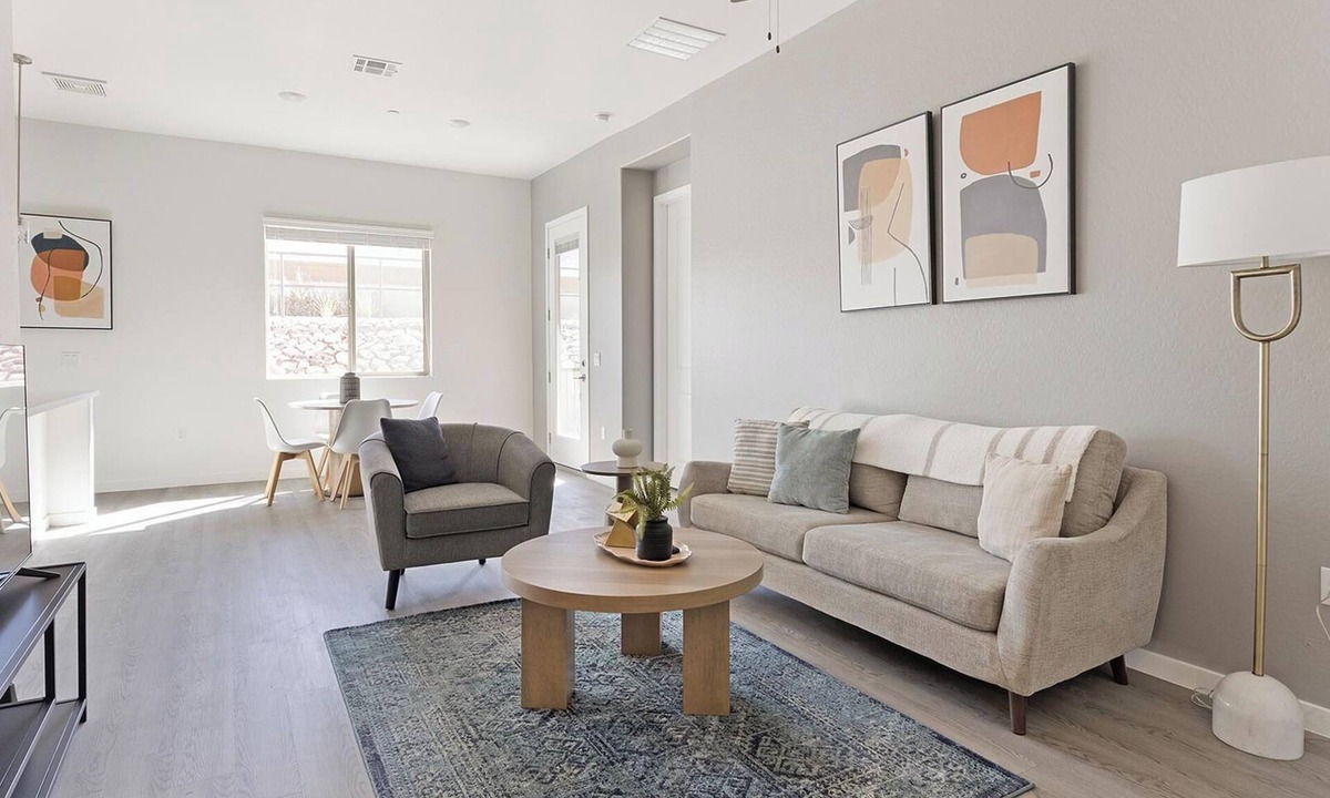 Oro Valley Apartment | Landing | Modern 2BD, Pool