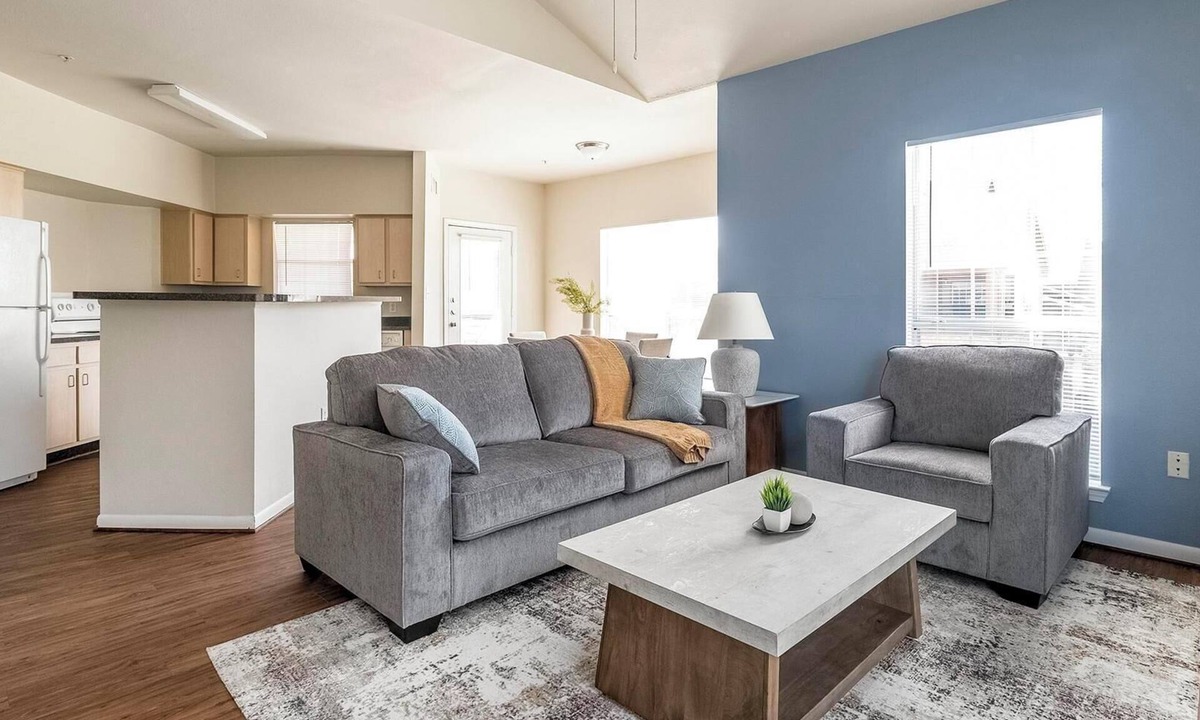 Southbelt/Ellington Apartment | Landing | Modern 2BD, Pool, Gym
