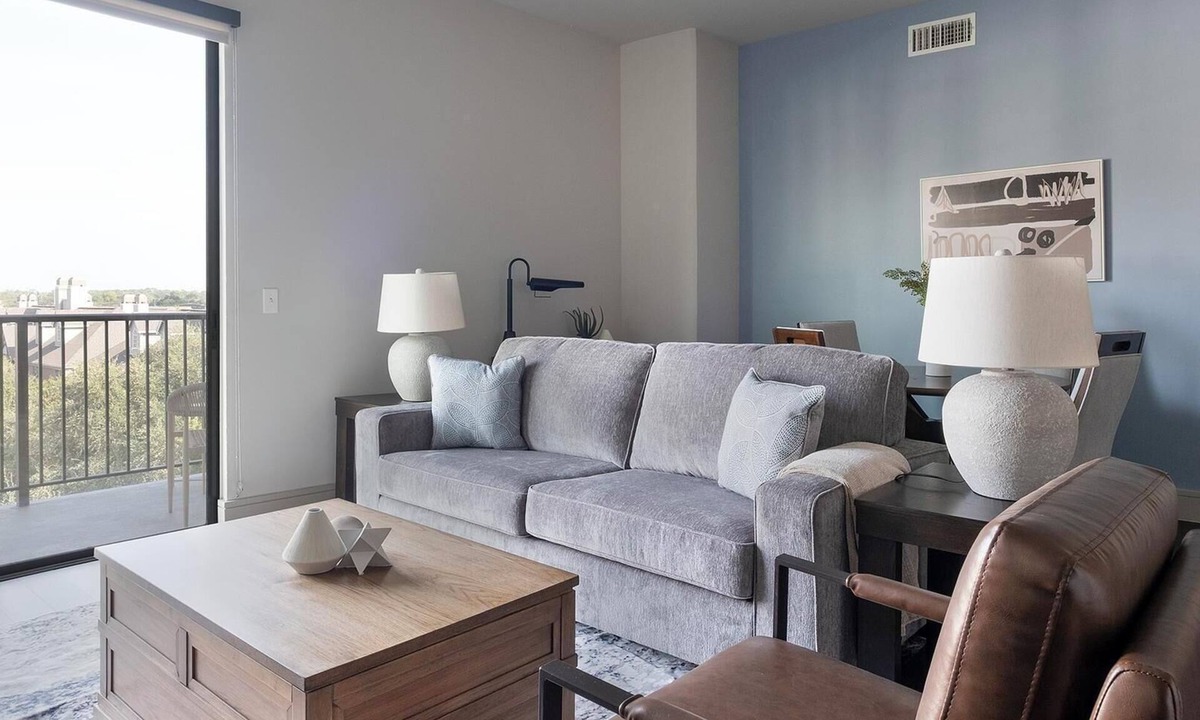 Houston Apartment | Landing | Modern 2BD, Pool, Gym