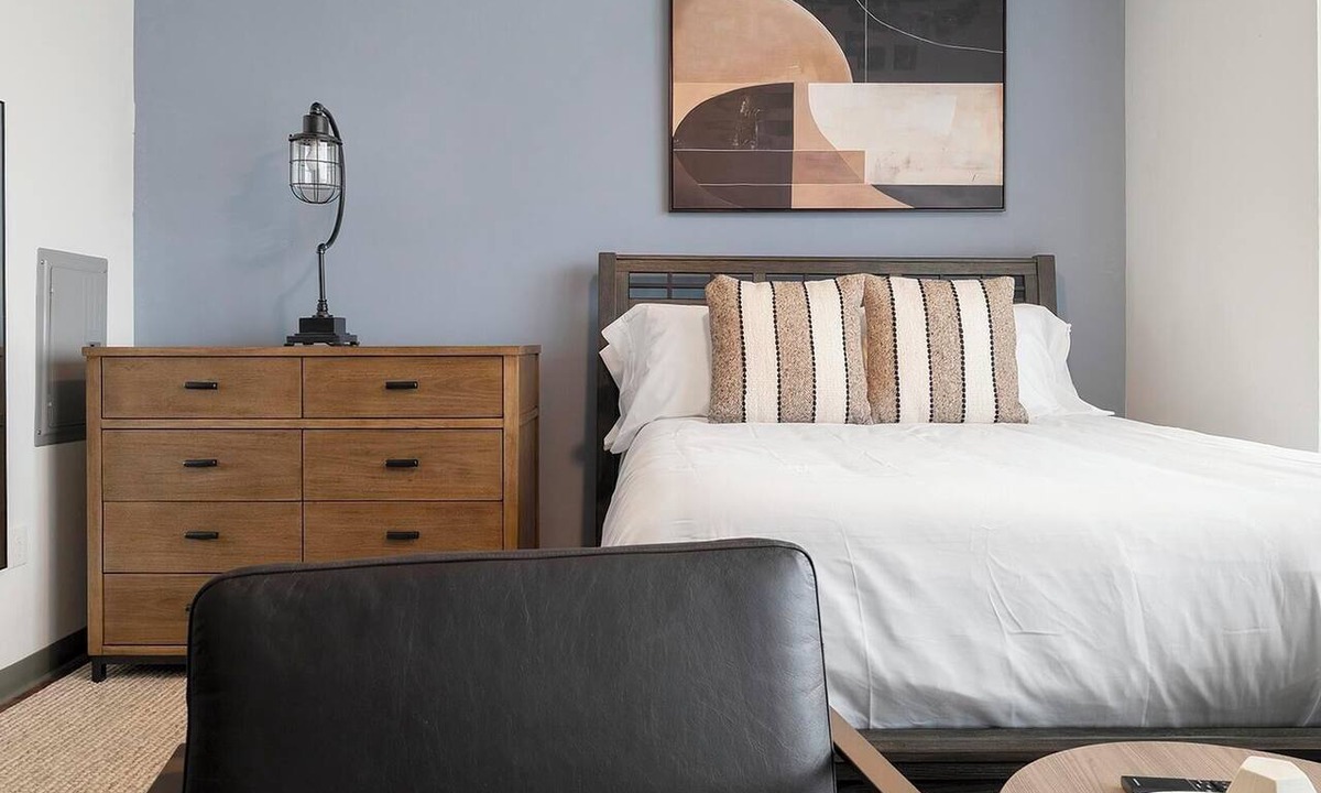 Five Points South Apartment | Landing | Modern Studio, Yoga Studio, Gym