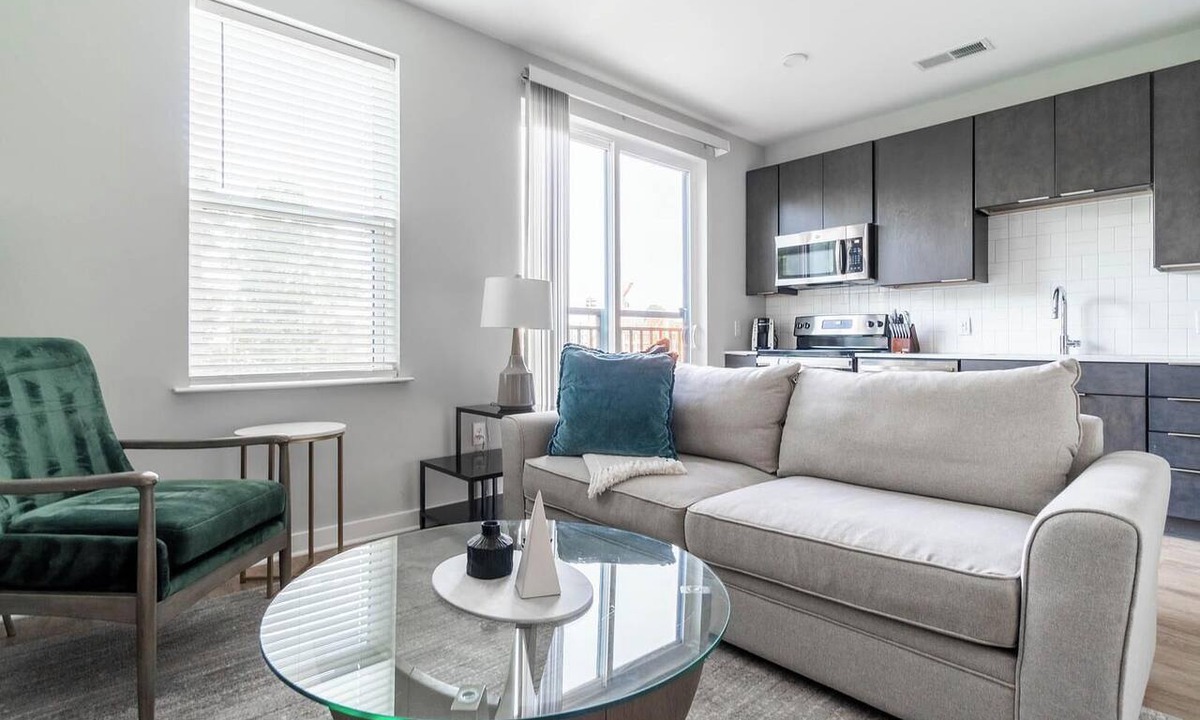 Downtown Apartment | Landing | Modern Studio, Gym, Courtyard
