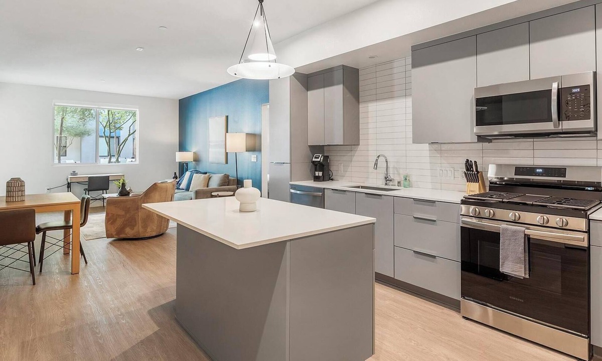 Rhodes Ranch Apartment | Landing | Spectacular 2BD, Pool, Rooftop Lounge