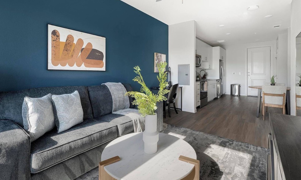 Sweetbriar Apartment | Landing | Spectacular 1BD, Pool, Gym