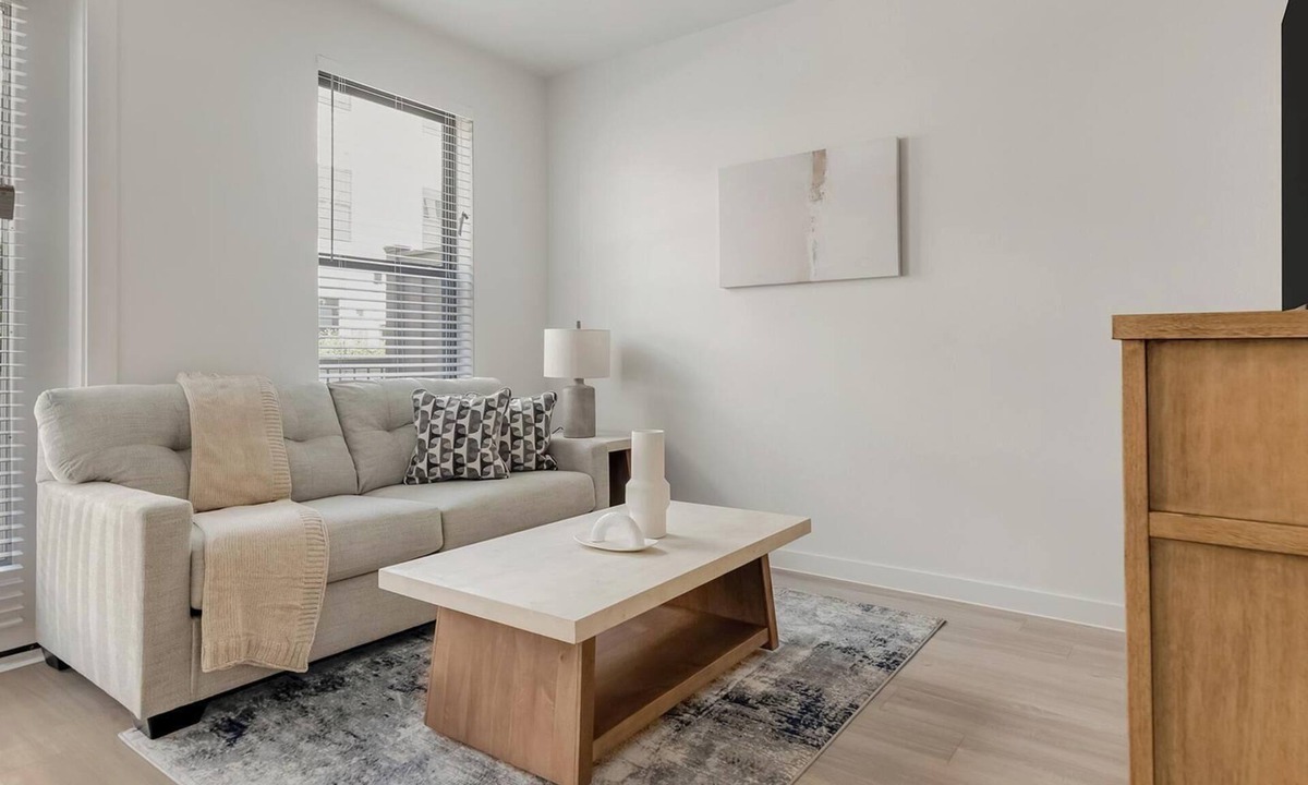 Sweetbriar Apartment | Landing | Spectacular 1BD, Pool, Gym