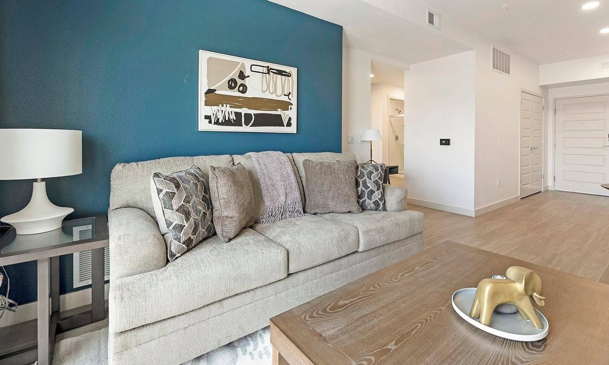 North Mountain Apartment | Landing | Spectacular 1BD, Pool, Gym